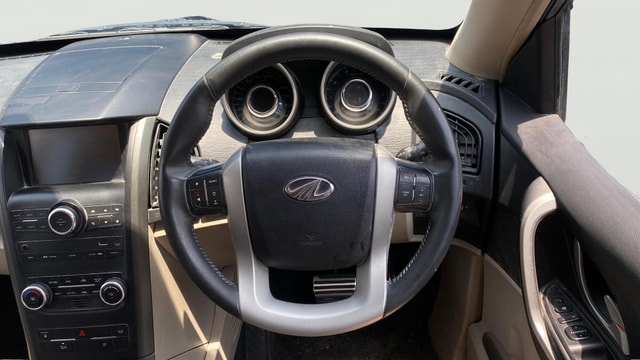 View Mahindra XUV500 Image 22 Used Mahindra XUV500 Image 22