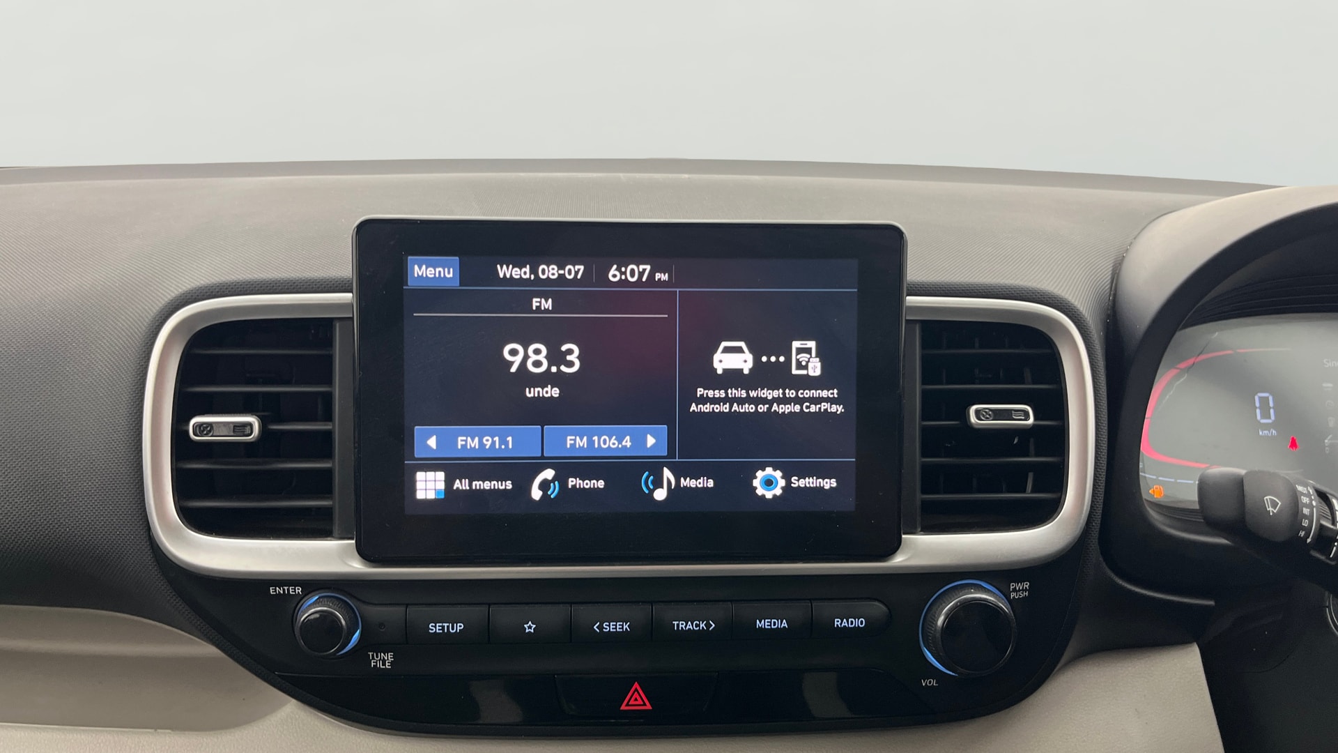 View 2024 Hyundai Venue S(O) Plus 1.2 Petrol MT Image 17 Used 2024 Hyundai Venue S(O) Plus 1.2 Petrol MT Image 17