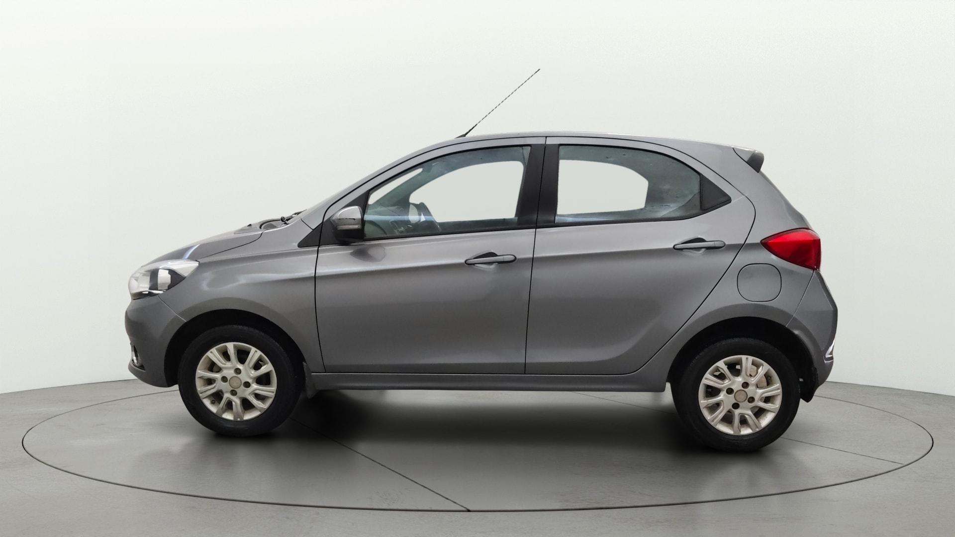 View 2018 Tata Tiago Revotorq XB Image 5 Used 2018 Tata Tiago Revotorq XB Image 5