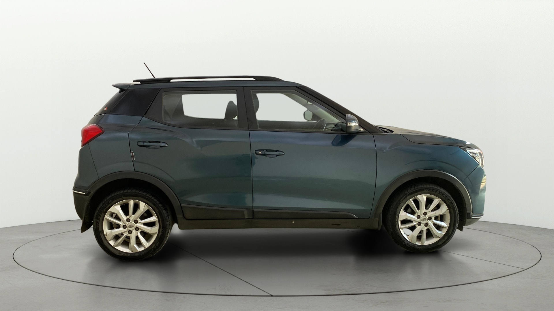 View 2019 Mahindra XUV300 W4 Petrol BS IV Image 8 Used 2019 Mahindra XUV300 W4 Petrol BS IV Image 8