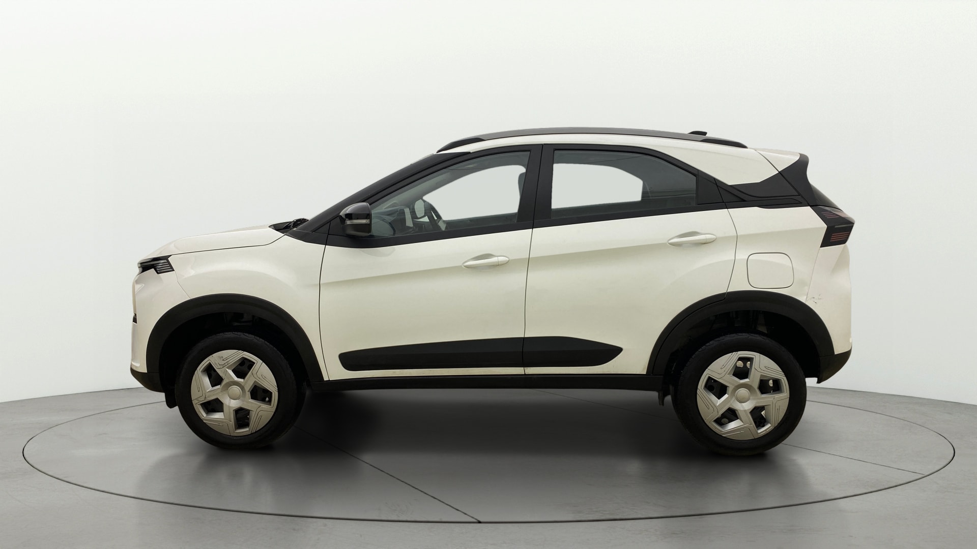 View 2025 Tata Nexon Revotron XE Image 5 Used 2025 Tata Nexon Revotron XE Image 5