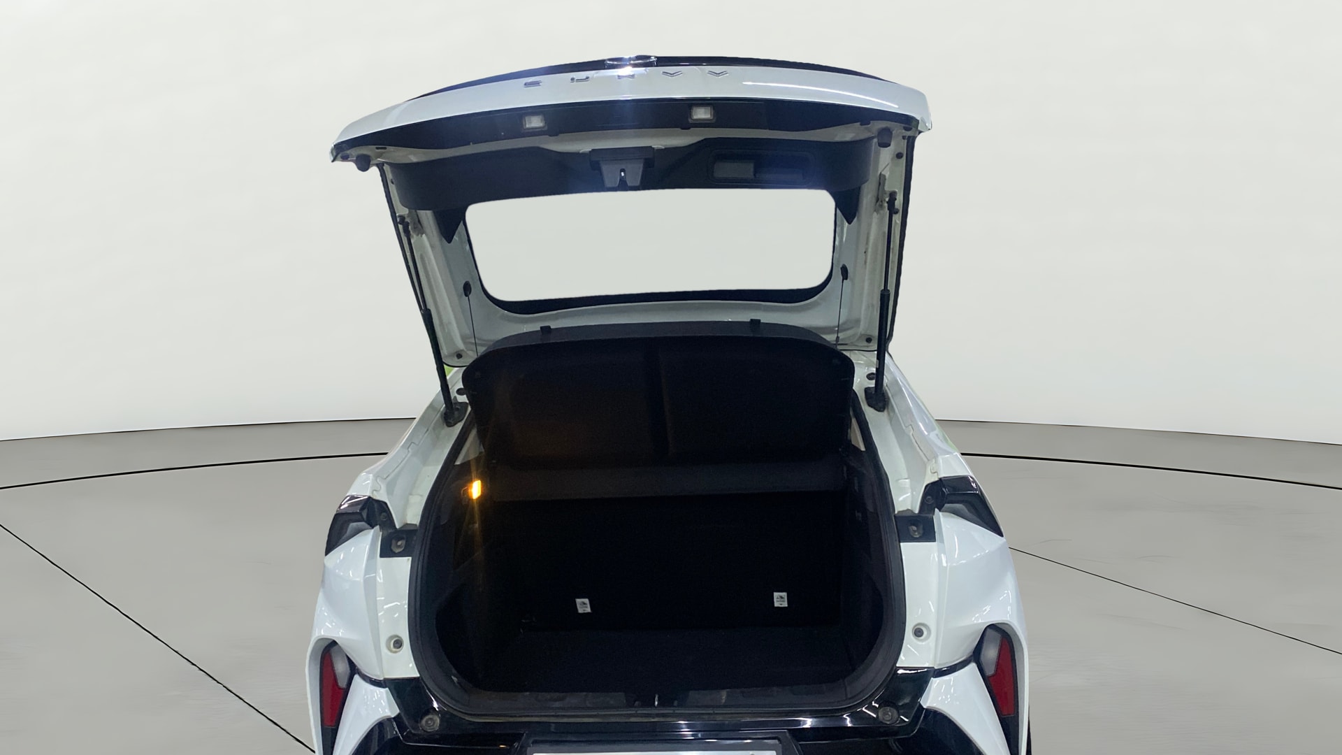 View 2024 Tata Curvv Smart 1.2 Revotron Petrol 6MT Image 17 Used 2024 Tata Curvv Smart 1.2 Revotron Petrol 6MT Image 17
