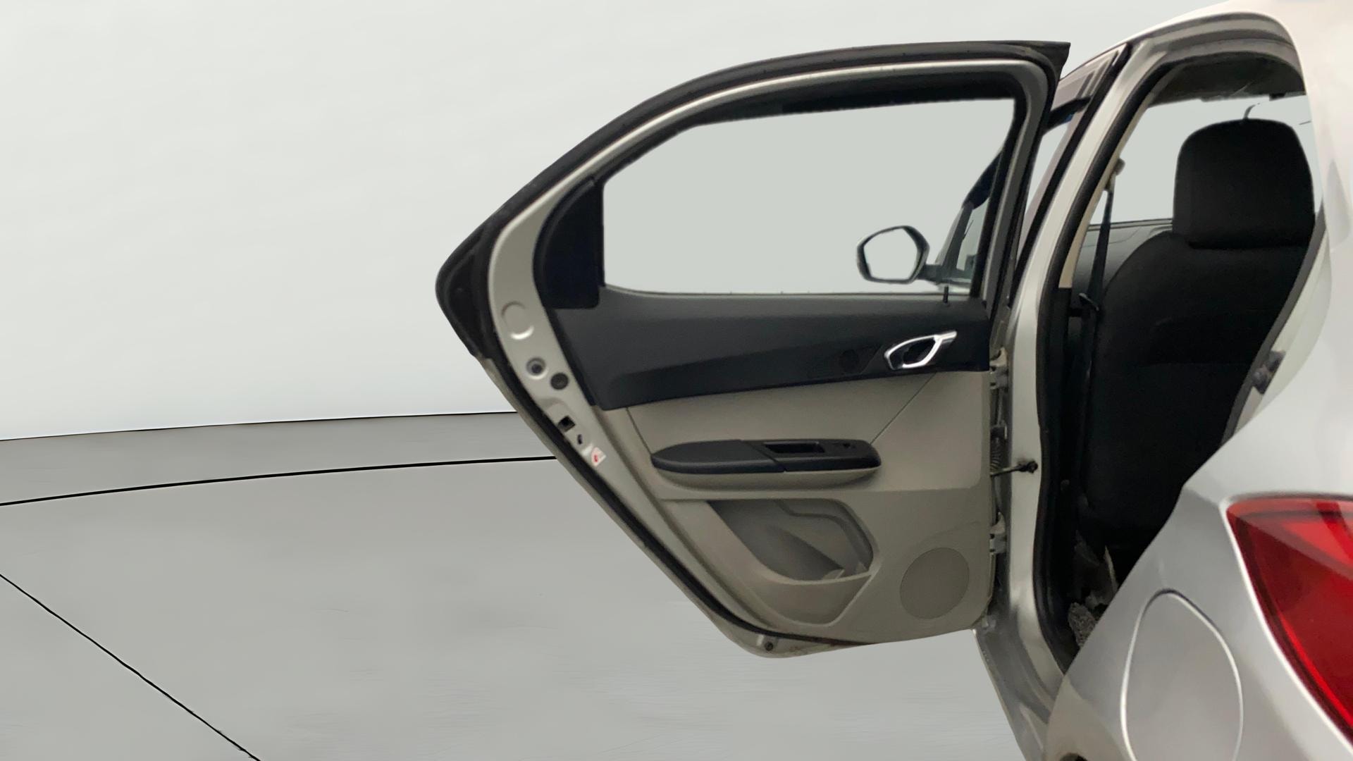 View 2018 Tata Tiago Revotorq XB Image 22 Used 2018 Tata Tiago Revotorq XB Image 22