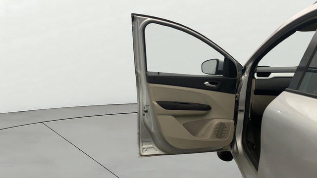 View Renault Triber Image 40 Used Renault Triber Image 40