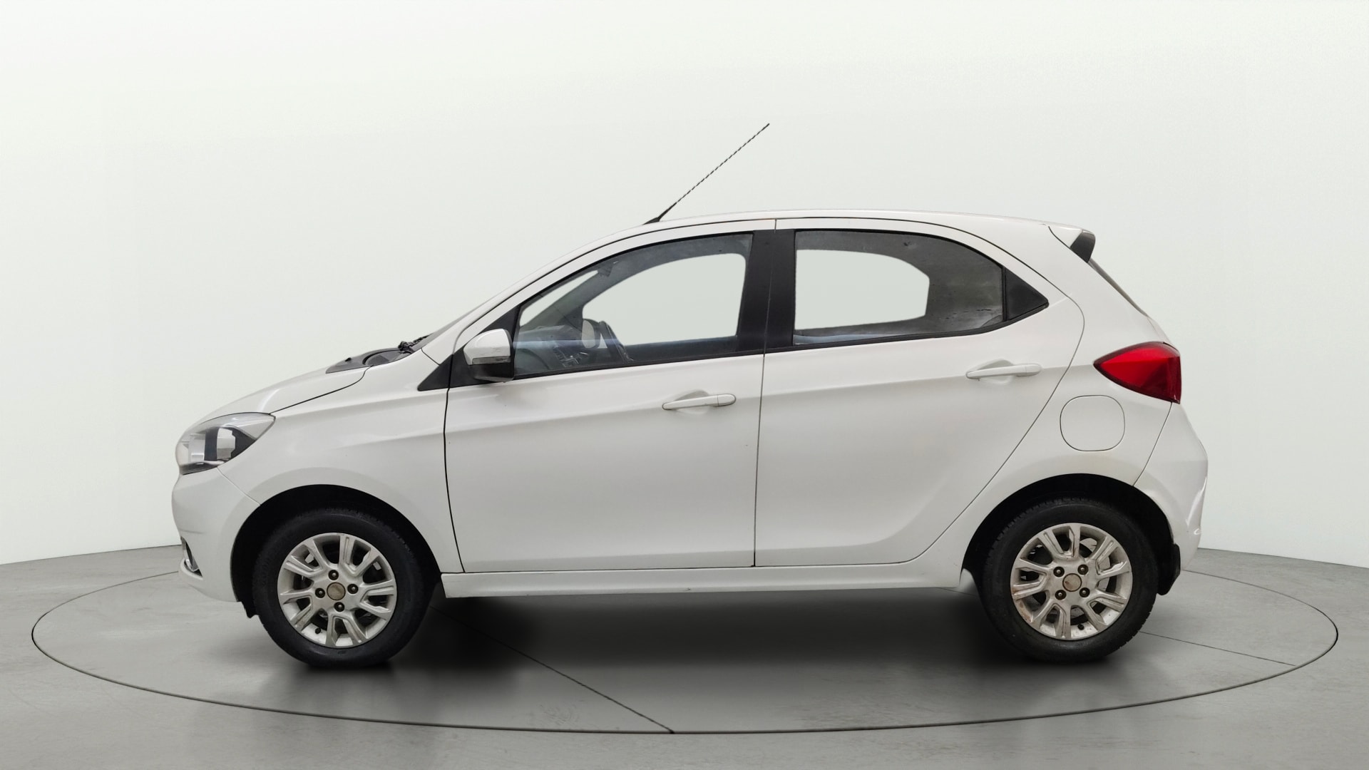 View 2017 Tata Tiago Revotorq XB Image 5 Used 2017 Tata Tiago Revotorq XB Image 5