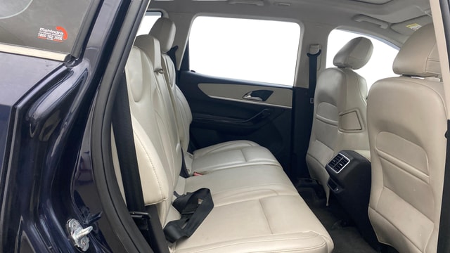 View Mahindra XUV700 Image 38 Used Mahindra XUV700 Image 38