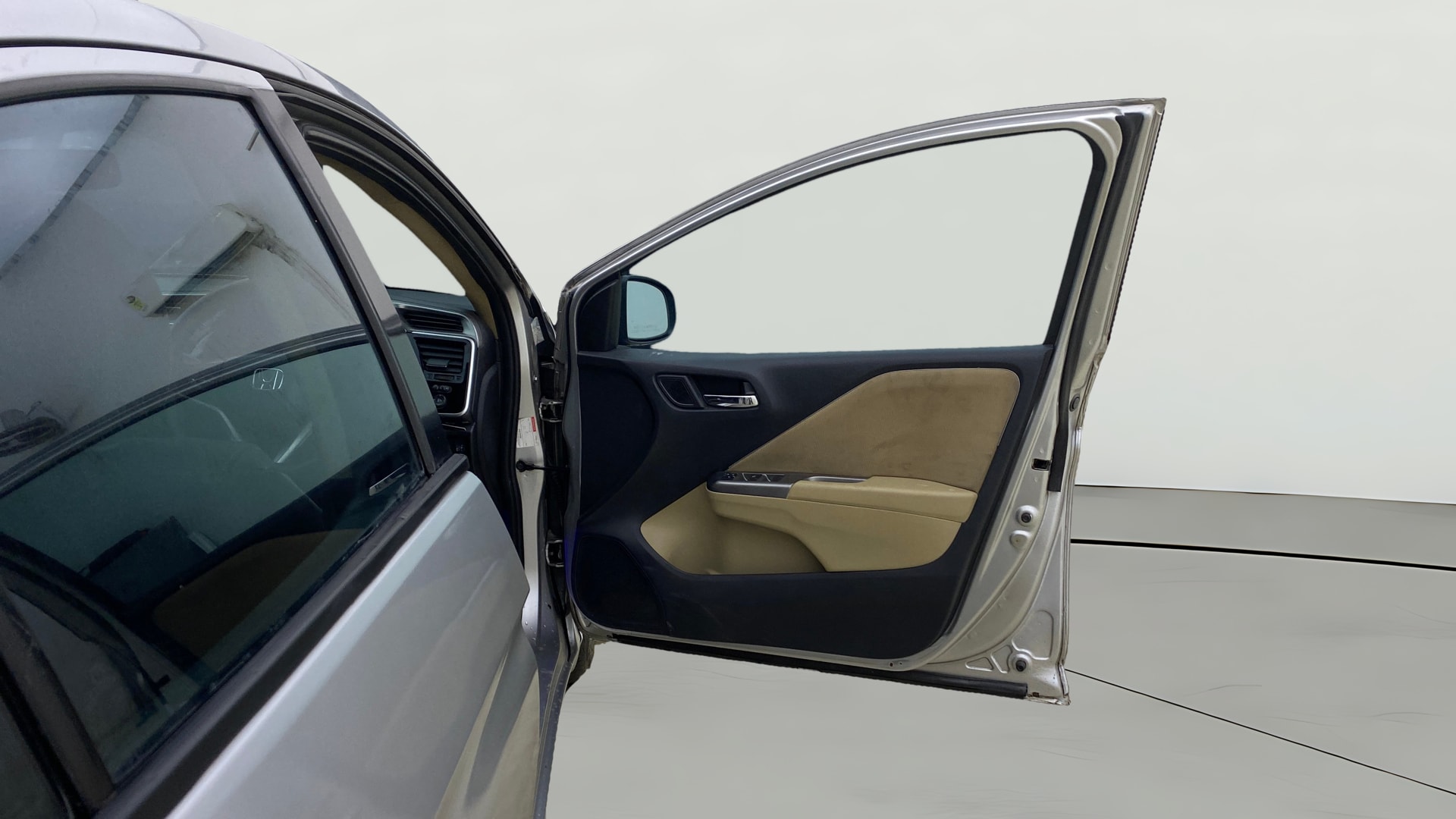View 2015 Honda City ZX MT Diesel Anniversary Edition Image 45 Used 2015 Honda City ZX MT Diesel Anniversary Edition Image 45