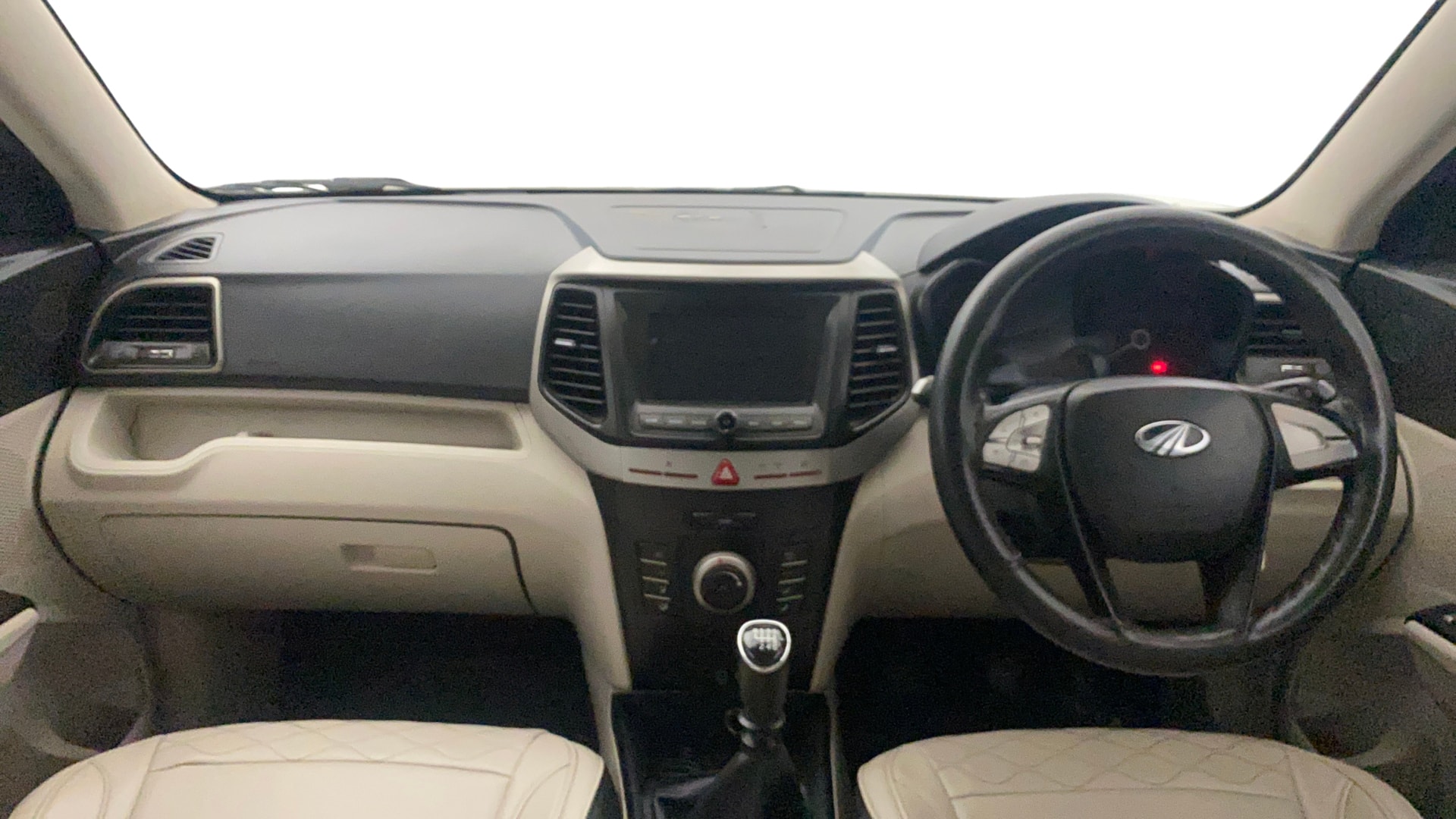 View 2020 Mahindra XUV300 W4 Petrol BS IV Image 32 Used 2020 Mahindra XUV300 W4 Petrol BS IV Image 32