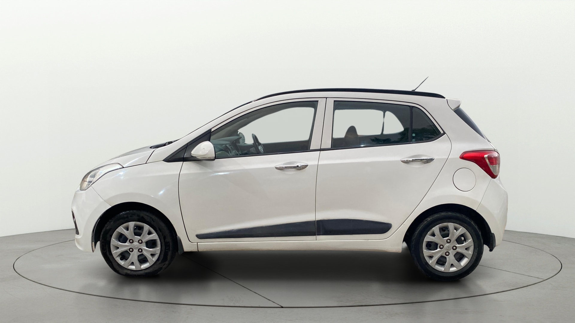 View 2015 Hyundai Grand i10 Sportz 1.2 Kappa Image 5 Used 2015 Hyundai Grand i10 Sportz 1.2 Kappa Image 5