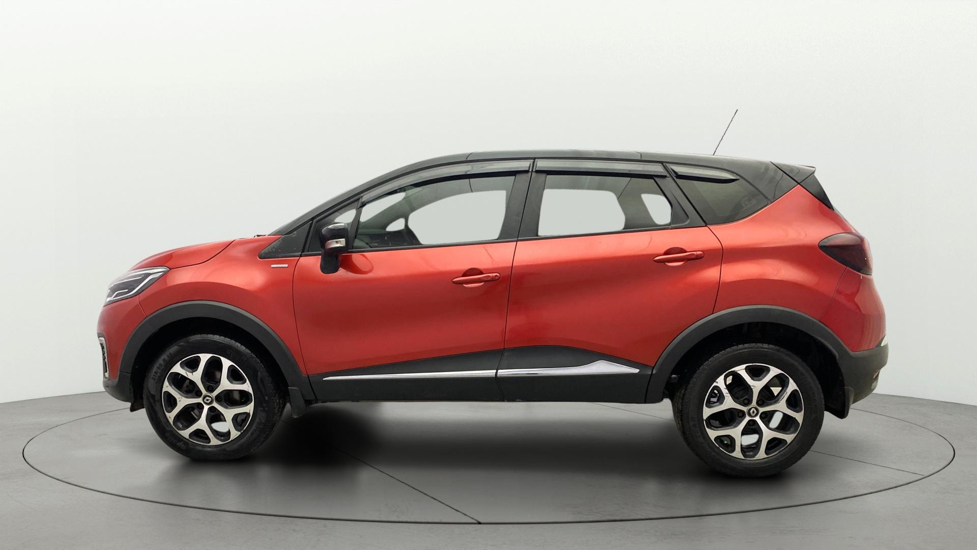 View 2018 Renault Captur Platine Diesel Dual Tone Image 27 Used 2018 Renault Captur Platine Diesel Dual Tone Image 27