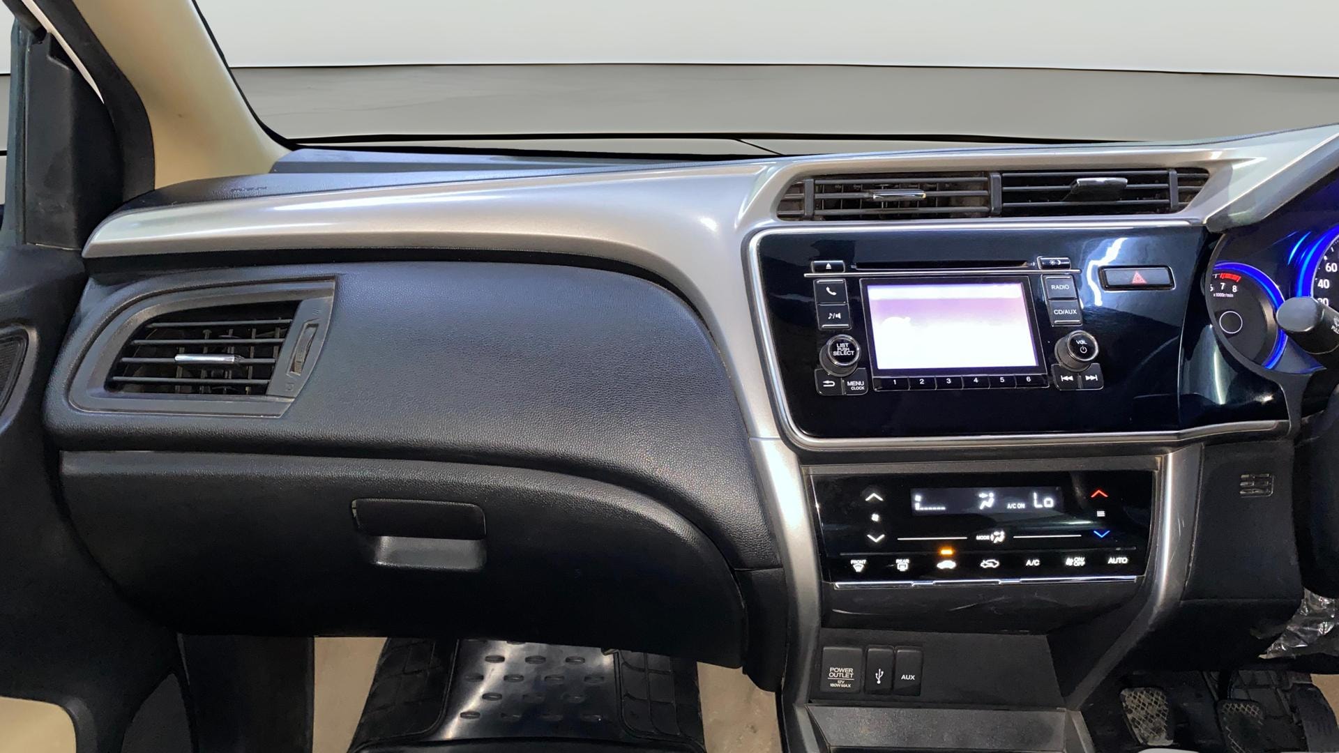 View 2016 Honda City ZX MT Diesel Anniversary Edition Image 18 Used 2016 Honda City ZX MT Diesel Anniversary Edition Image 18