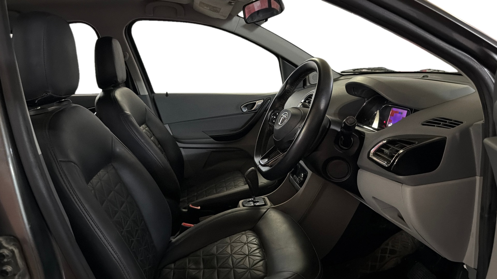 View 2021 Tata Tigor XE Diesel Image 17 Used 2021 Tata Tigor XE Diesel Image 17