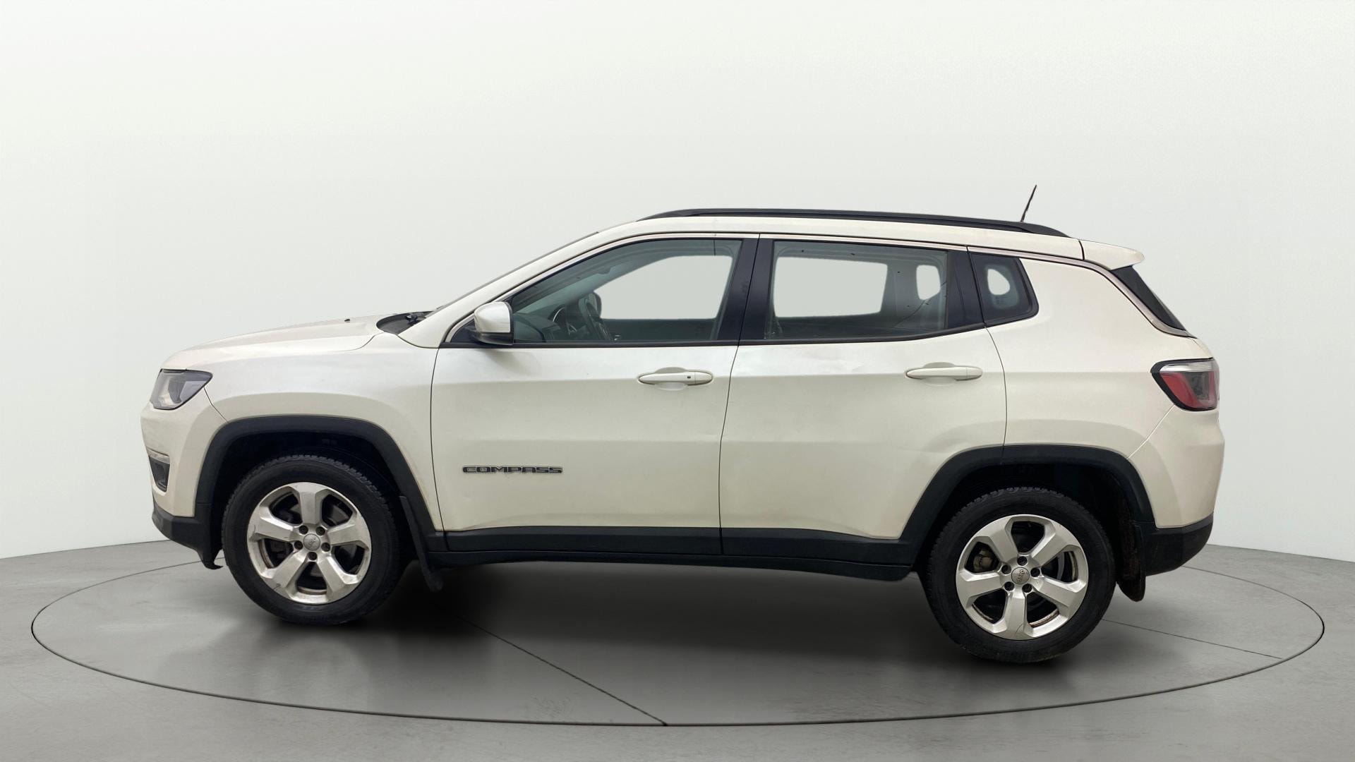 View 2017 Jeep Compass Longitude (O) 2.0 Diesel MT Image 5 Used 2017 Jeep Compass Longitude (O) 2.0 Diesel MT Image 5