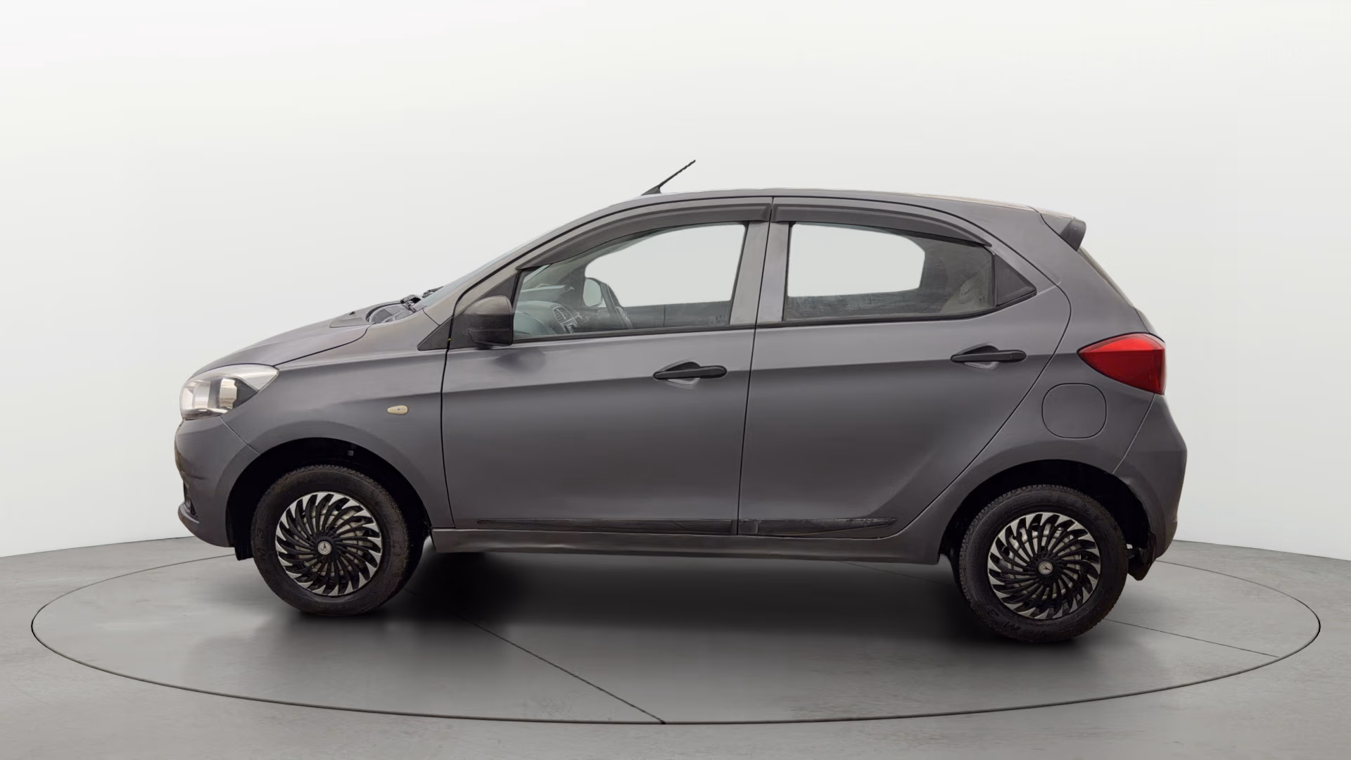 View 2018 Tata Tiago Revotorq XB Image 5 Used 2018 Tata Tiago Revotorq XB Image 5
