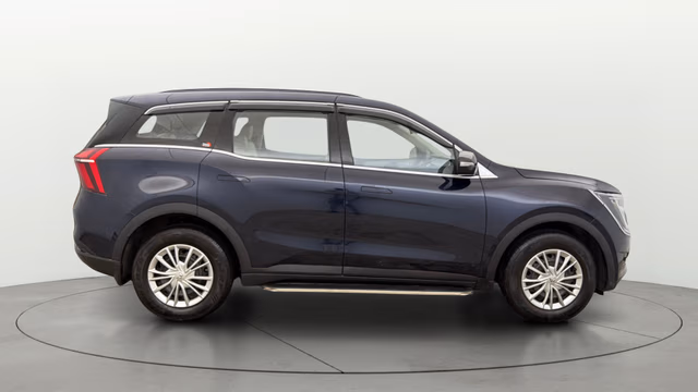 View Mahindra XUV700 Image 28 Used Mahindra XUV700 Image 28