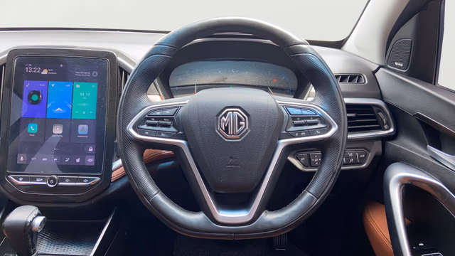 View MG Hector Plus Image 14 Used MG Hector Plus Image 14