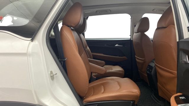 View MG Hector Plus Image 38 Used MG Hector Plus Image 38