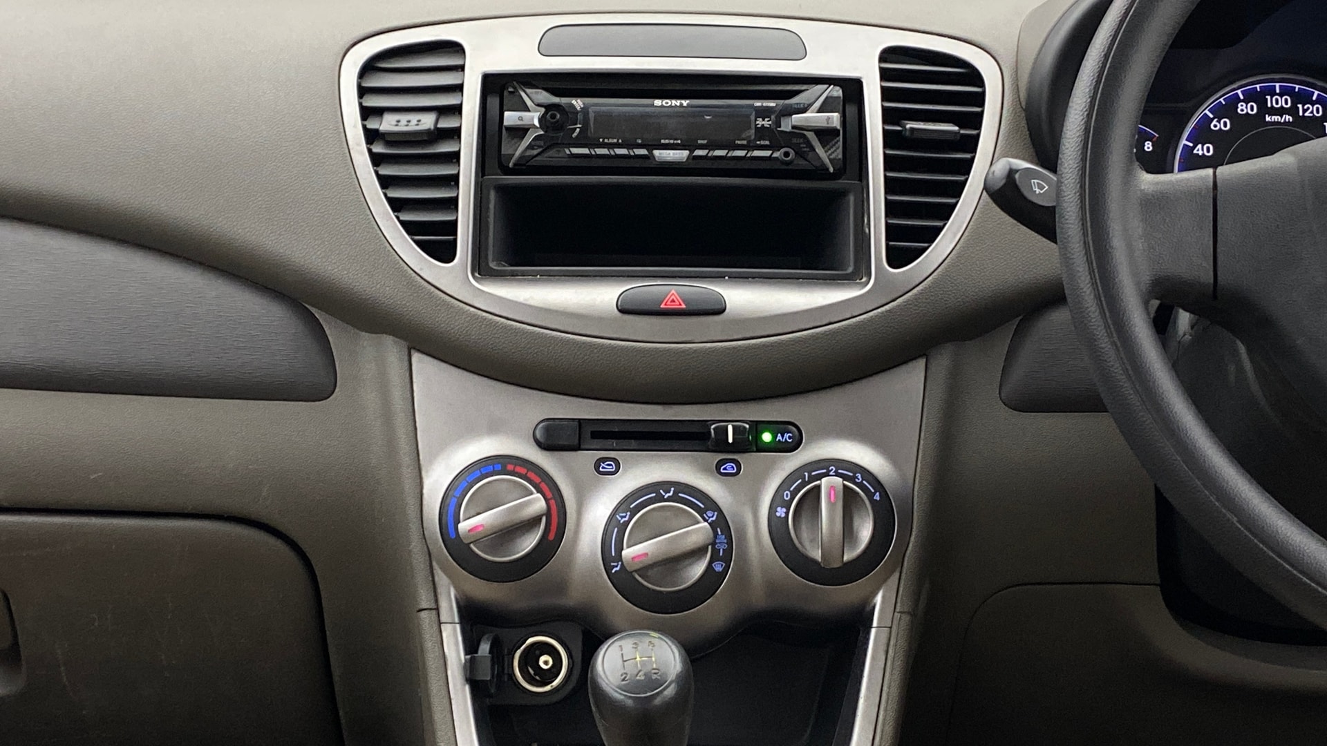 View 2015 Hyundai i10 1.1 Magna Image 17 Used 2015 Hyundai i10 1.1 Magna Image 17