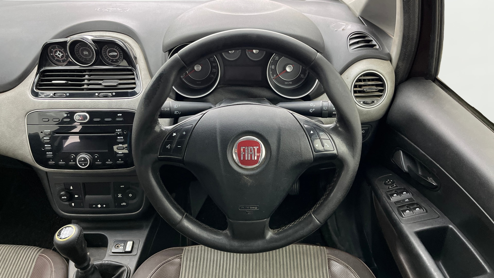 View 2015 Fiat Avventura Emotion 1.3L MULTIJET Diesel Image 20 Used 2015 Fiat Avventura Emotion 1.3L MULTIJET Diesel Image 20