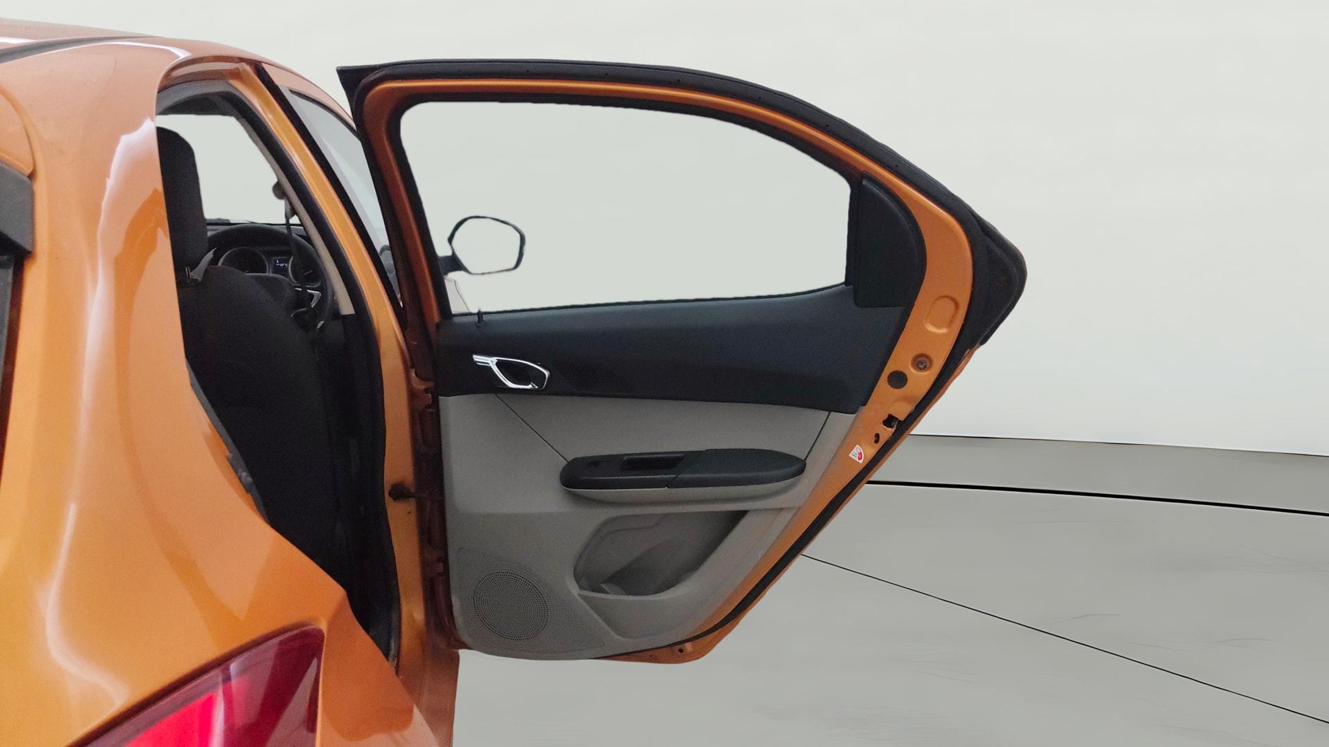 View 2017 Tata Tiago Revotorq XB Image 7 Used 2017 Tata Tiago Revotorq XB Image 7