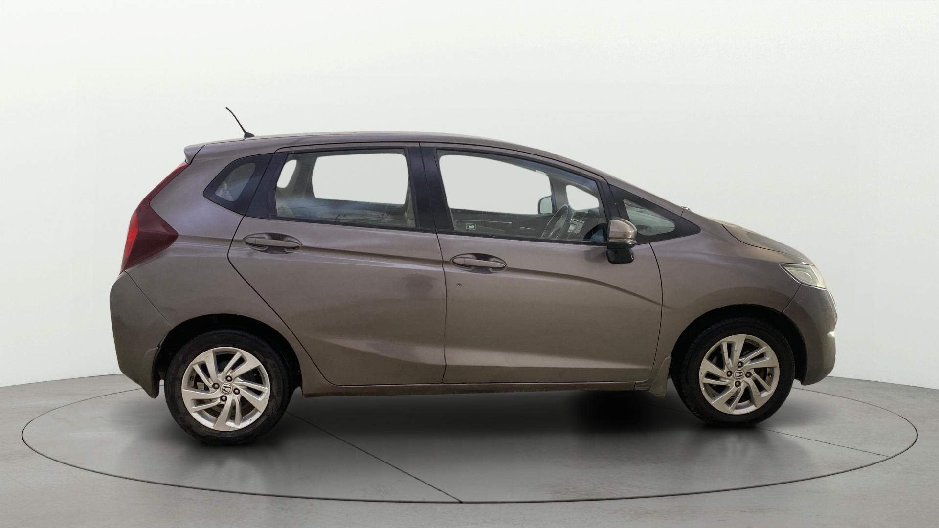 View 2015 Honda Jazz E MT Diesel Image 8 Used 2015 Honda Jazz E MT Diesel Image 8