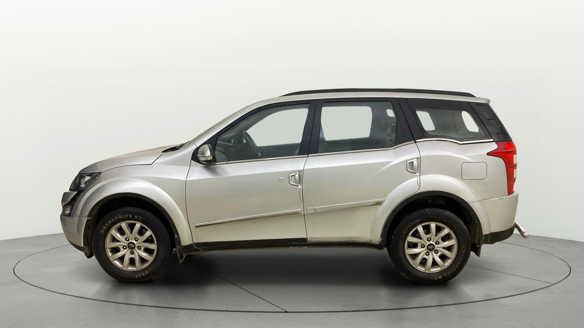 View 2015 Mahindra XUV500 W10 FWD Image 28 Used 2015 Mahindra XUV500 W10 FWD Image 28