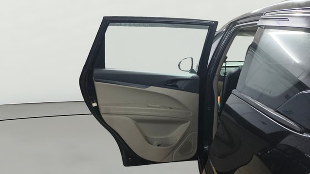 View Mahindra Marazzo Image 16 Used Mahindra Marazzo Image 16