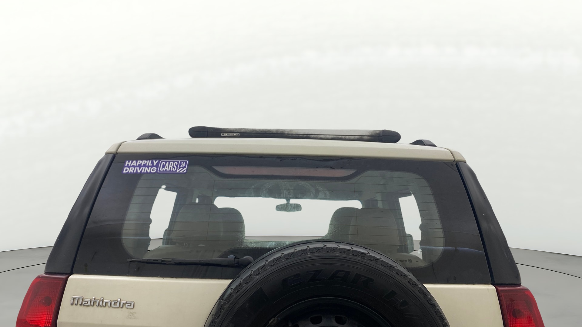 View 2018 Mahindra TUV300 T8 Image 4 Used 2018 Mahindra TUV300 T8 Image 4