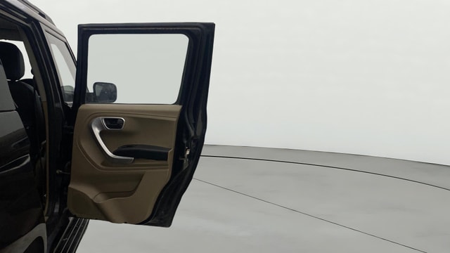 View Mahindra TUV300 Image 7 Used Mahindra TUV300 Image 7