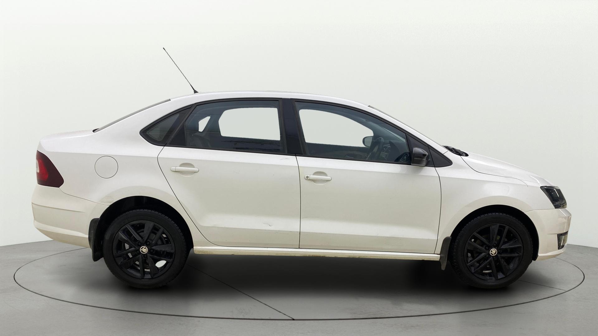 View 2021 Skoda Rapid 1.5 TDI CR Active BS IV Image 8 Used 2021 Skoda Rapid 1.5 TDI CR Active BS IV Image 8
