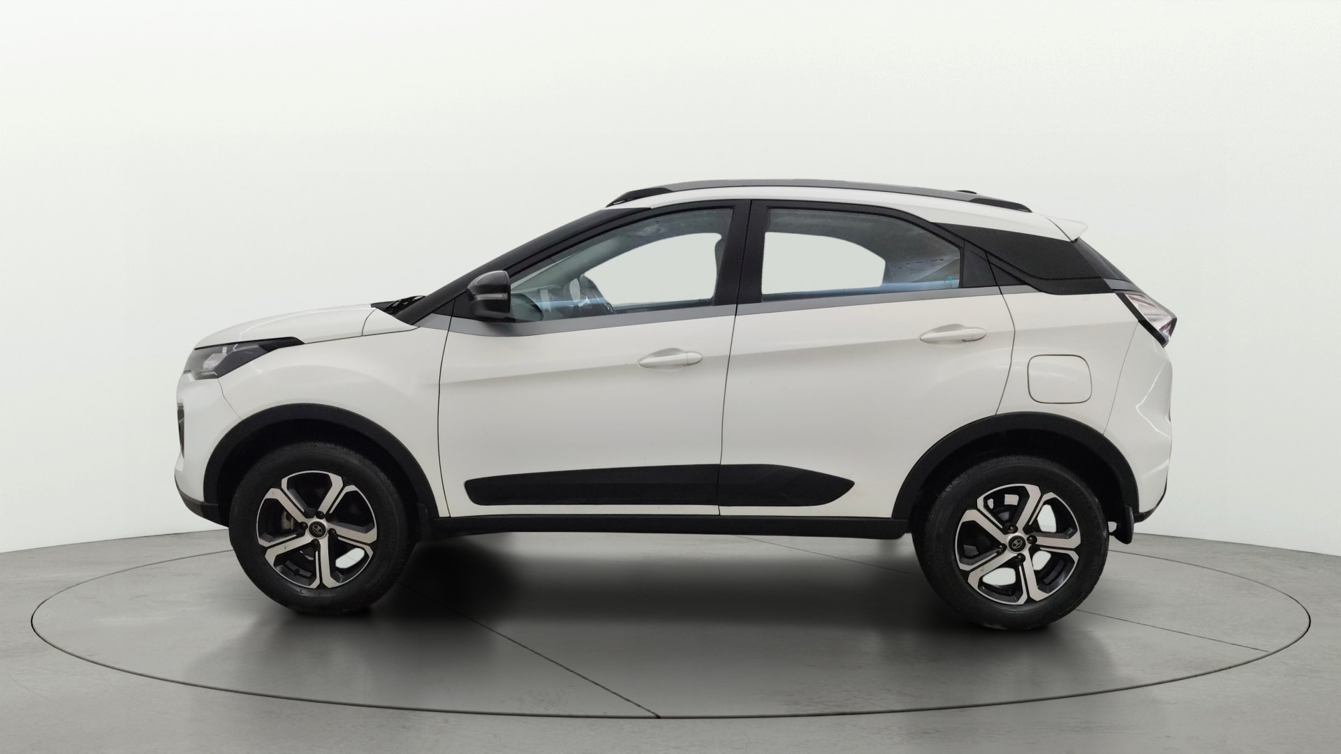 View 2022 Tata Nexon Revotron XE Image 5 Used 2022 Tata Nexon Revotron XE Image 5