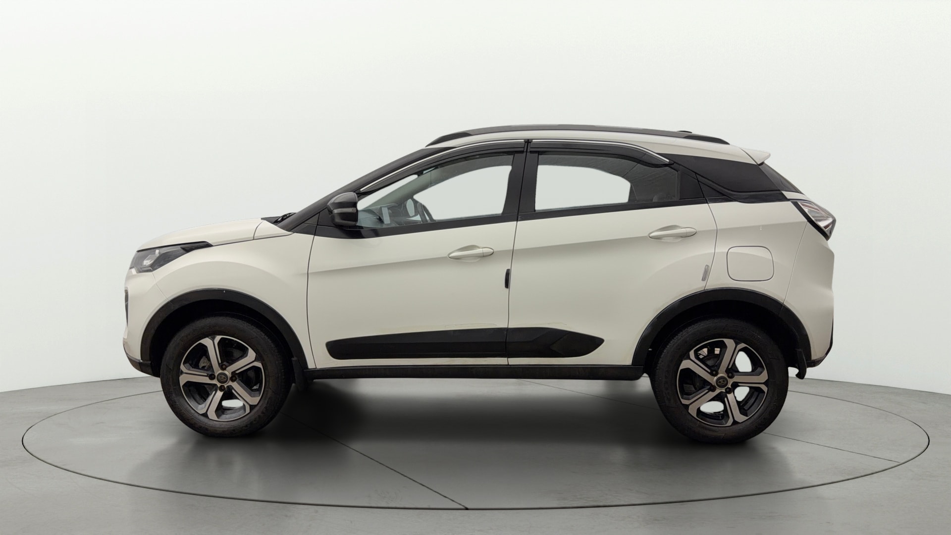 View 2024 Tata Nexon Revotron XE Image 6 Used 2024 Tata Nexon Revotron XE Image 6