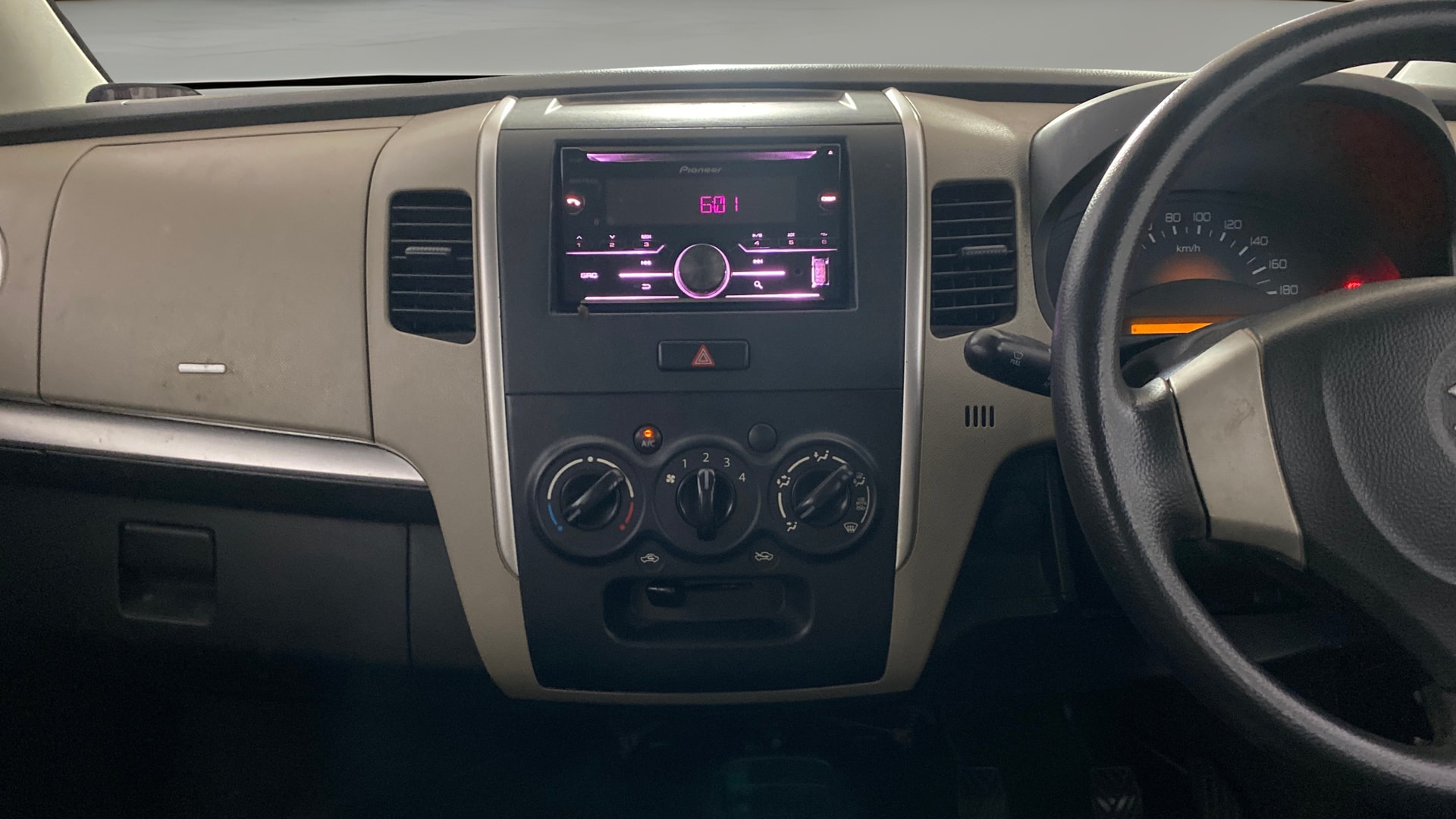 View 2016 Maruti Suzuki 1000 Base Variant Image 17 Used 2016 Maruti Suzuki 1000 Base Variant Image 17