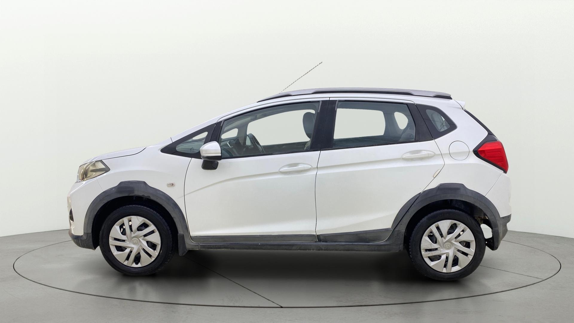 View 2017 Honda WR-V S MT Diesel Edge Edition Image 5 Used 2017 Honda WR-V S MT Diesel Edge Edition Image 5
