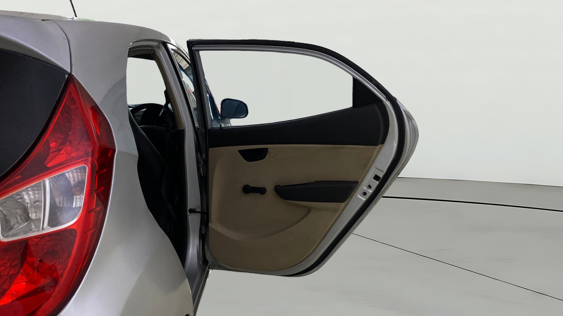 View 2014 Hyundai EON Magna Plus Image 7 Used 2014 Hyundai EON Magna Plus Image 7