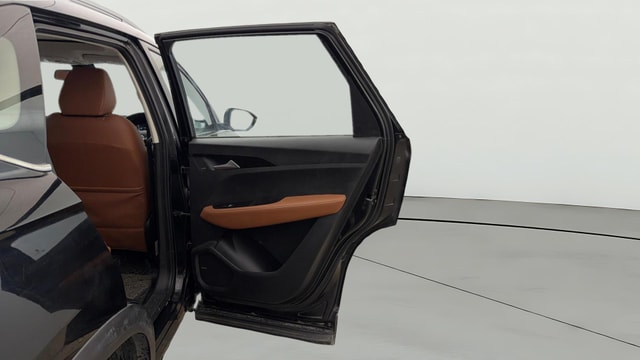 View MG Hector Plus Image 6 Used MG Hector Plus Image 6