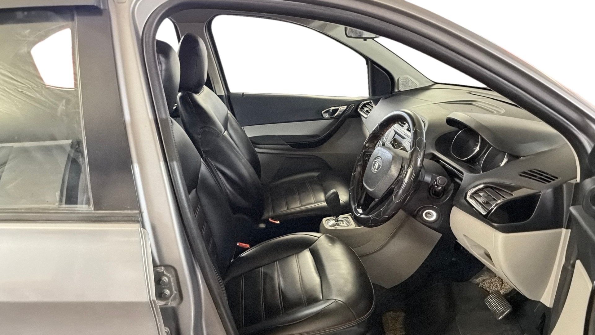 View 2019 Tata Tiago Revotorq XB Image 25 Used 2019 Tata Tiago Revotorq XB Image 25