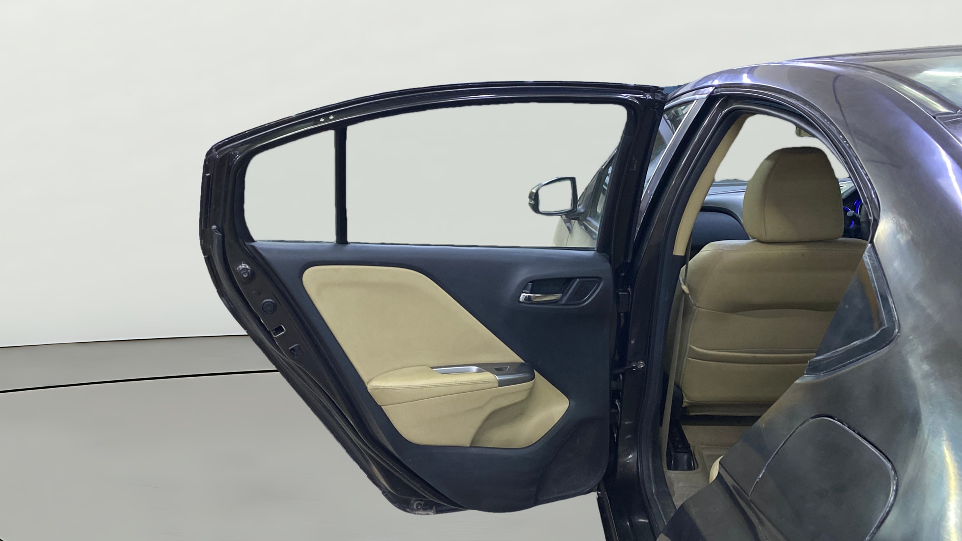 View 2015 Honda City ZX MT Diesel Anniversary Edition Image 16 Used 2015 Honda City ZX MT Diesel Anniversary Edition Image 16