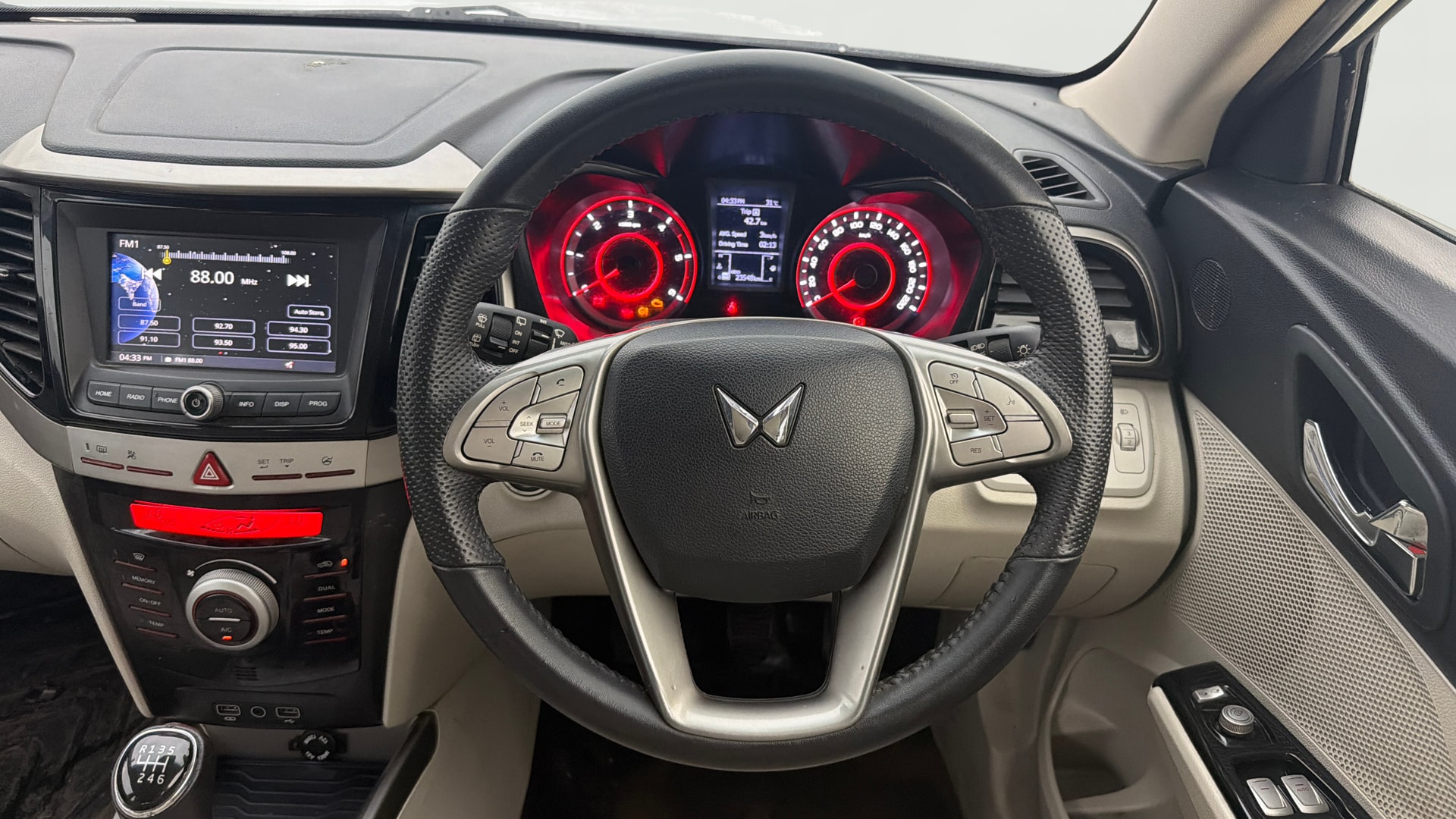 Used 2025 Mahindra XUV300 Used 2025 Mahindra XUV300
