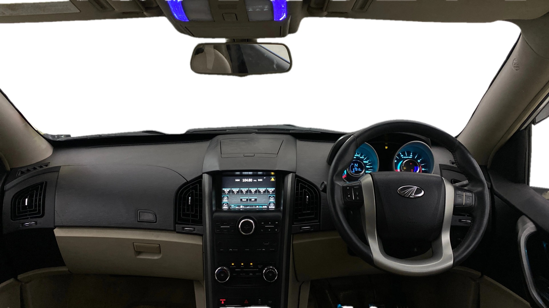 View 2017 Mahindra XUV500 W10 FWD Image 16 Used 2017 Mahindra XUV500 W10 FWD Image 16