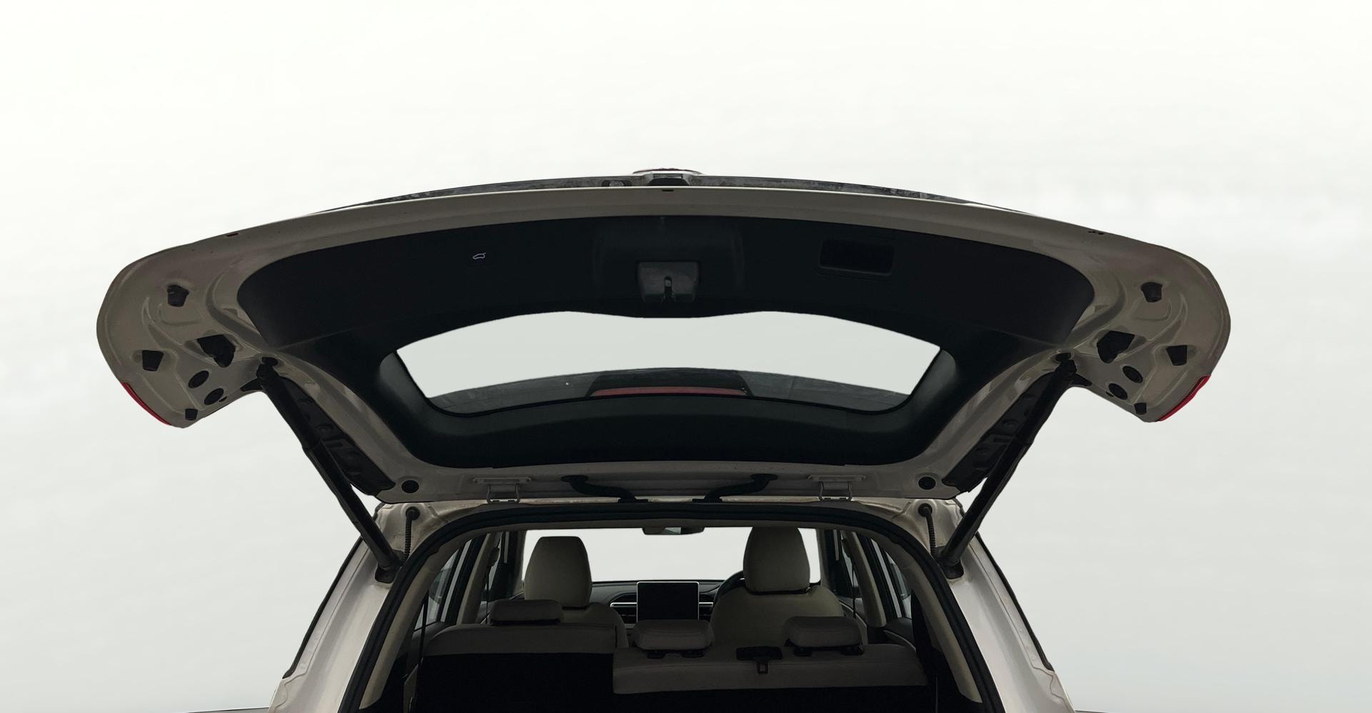 View 2023 MG Hector Sharp Pro CVT Petrol Dual Tone Image 17 Used 2023 MG Hector Sharp Pro CVT Petrol Dual Tone Image 17