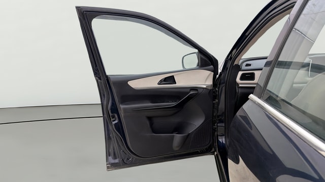 View Mahindra XUV700 Image 37 Used Mahindra XUV700 Image 37