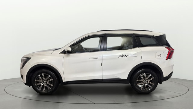 View Mahindra XUV700 Image 28 Used Mahindra XUV700 Image 28