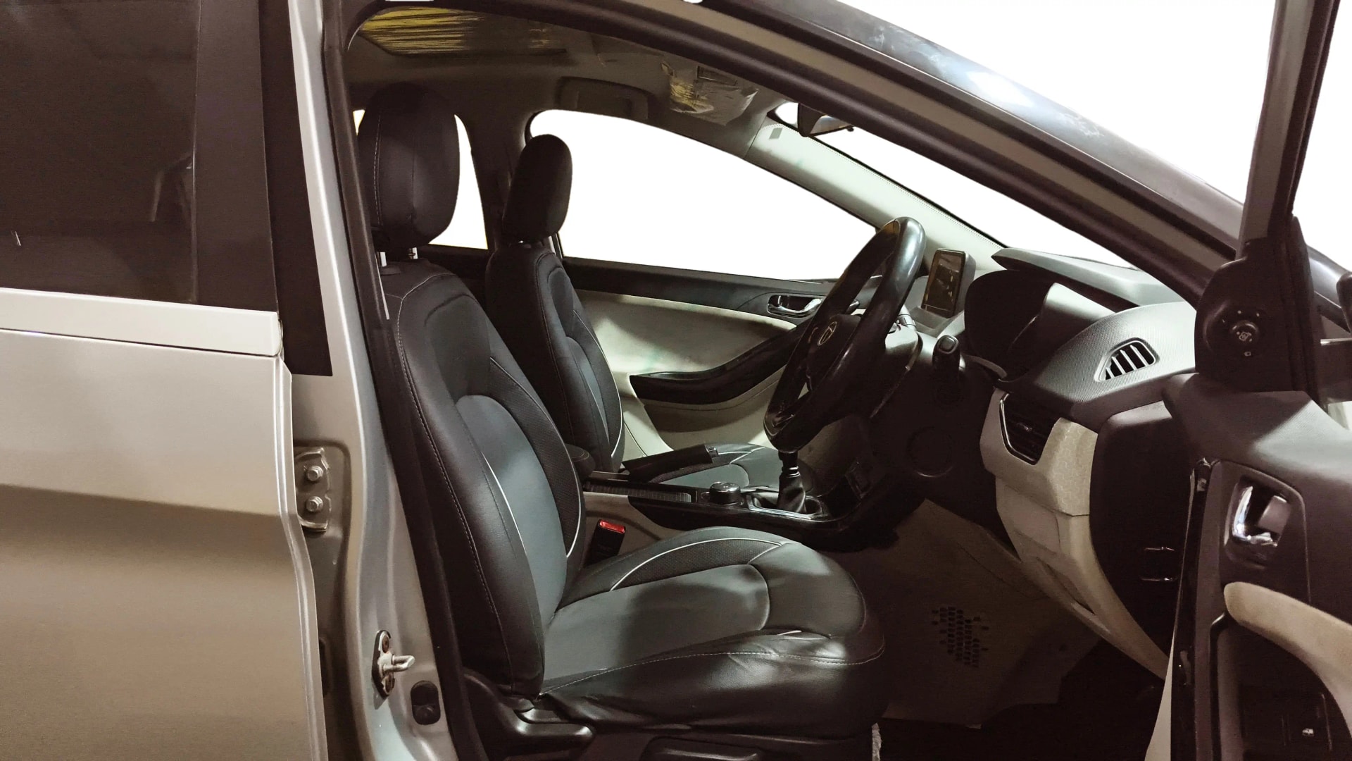 View 2020 Tata Nexon Revotron XE Image 26 Used 2020 Tata Nexon Revotron XE Image 26