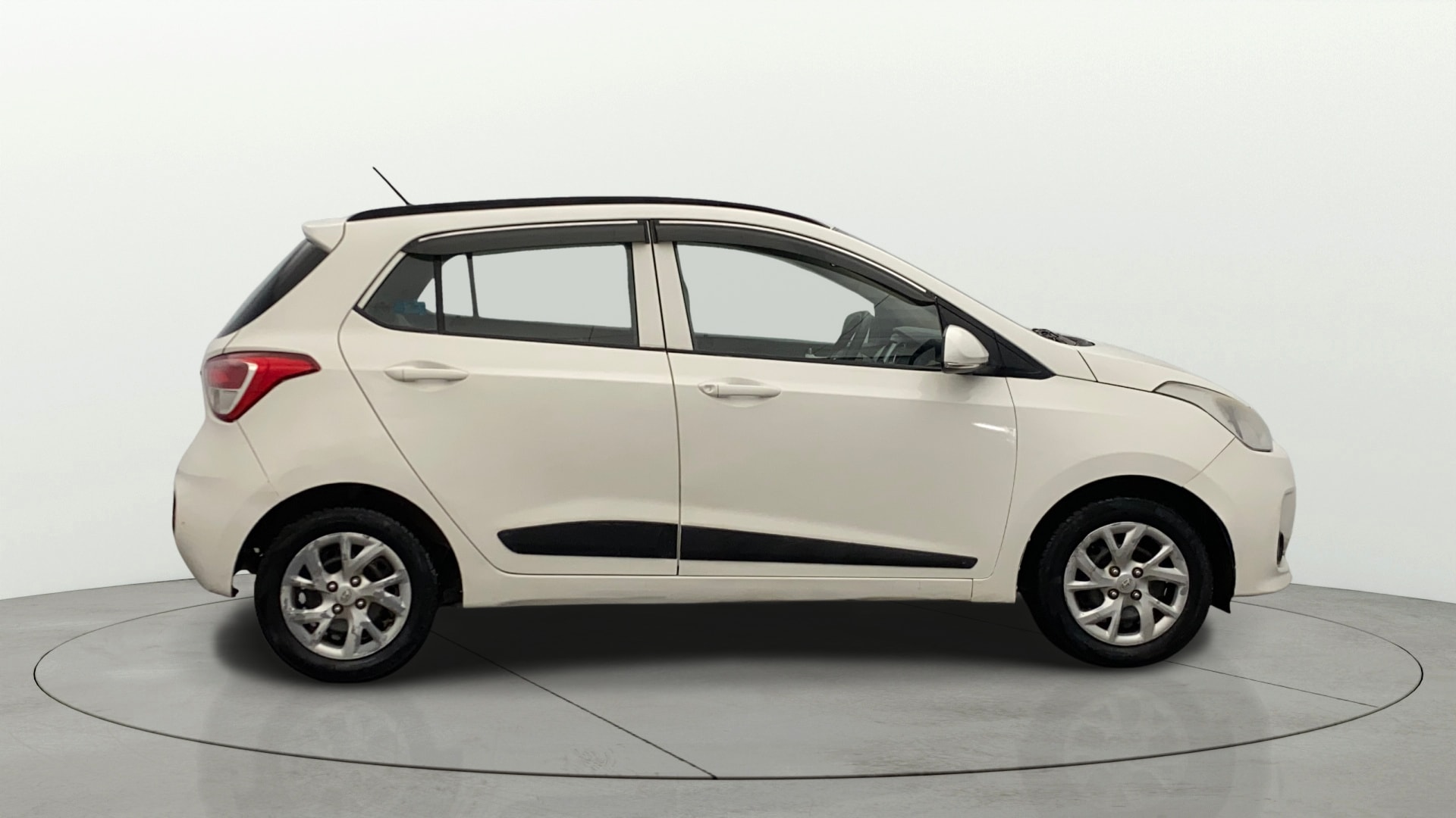 View 2018 Hyundai Grand i10 Sportz 1.2 Kappa Image 8 Used 2018 Hyundai Grand i10 Sportz 1.2 Kappa Image 8