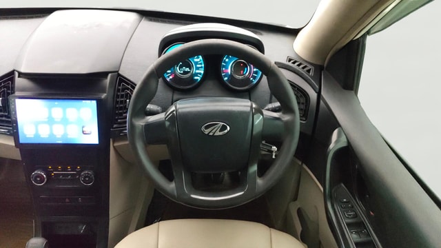 View Mahindra XUV500 Image 21 Used Mahindra XUV500 Image 21
