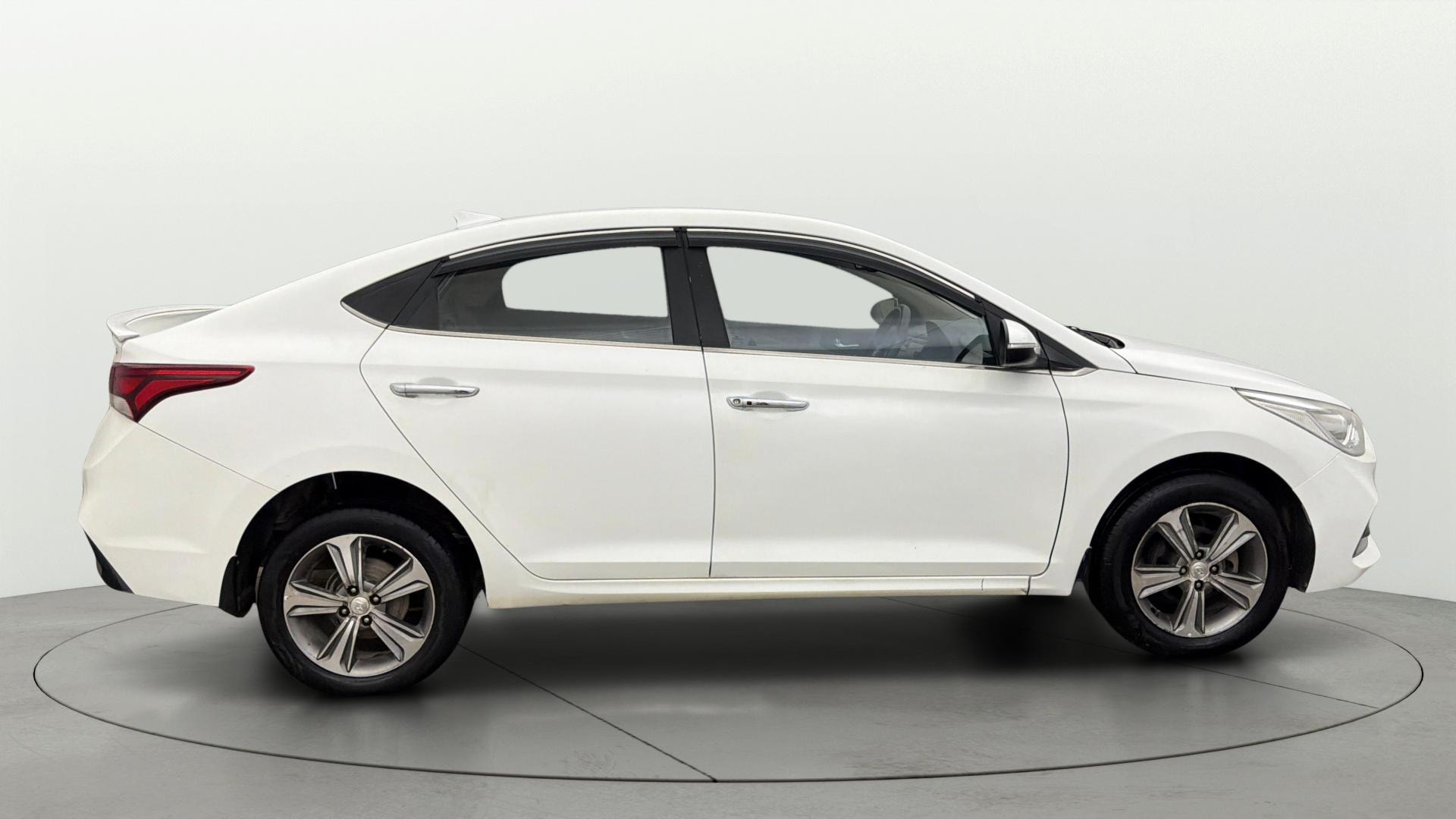 View 2019 Hyundai Verna 1.6 VTVT SX Image 9 Used 2019 Hyundai Verna 1.6 VTVT SX Image 9