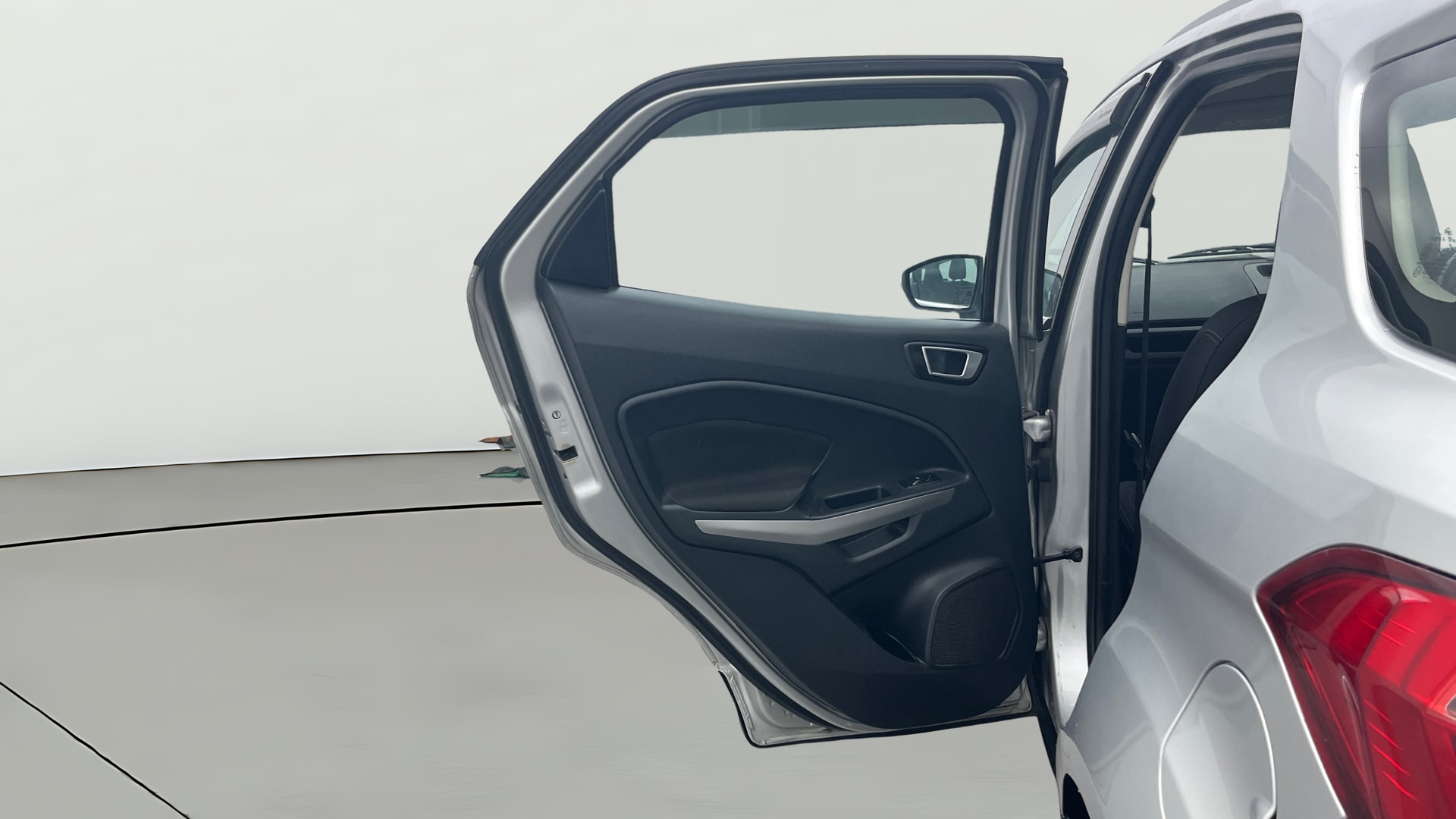View 2018 Ford EcoSport 1.5 TDCi Diesel Ambiente BS IV Image 14 Used 2018 Ford EcoSport 1.5 TDCi Diesel Ambiente BS IV Image 14