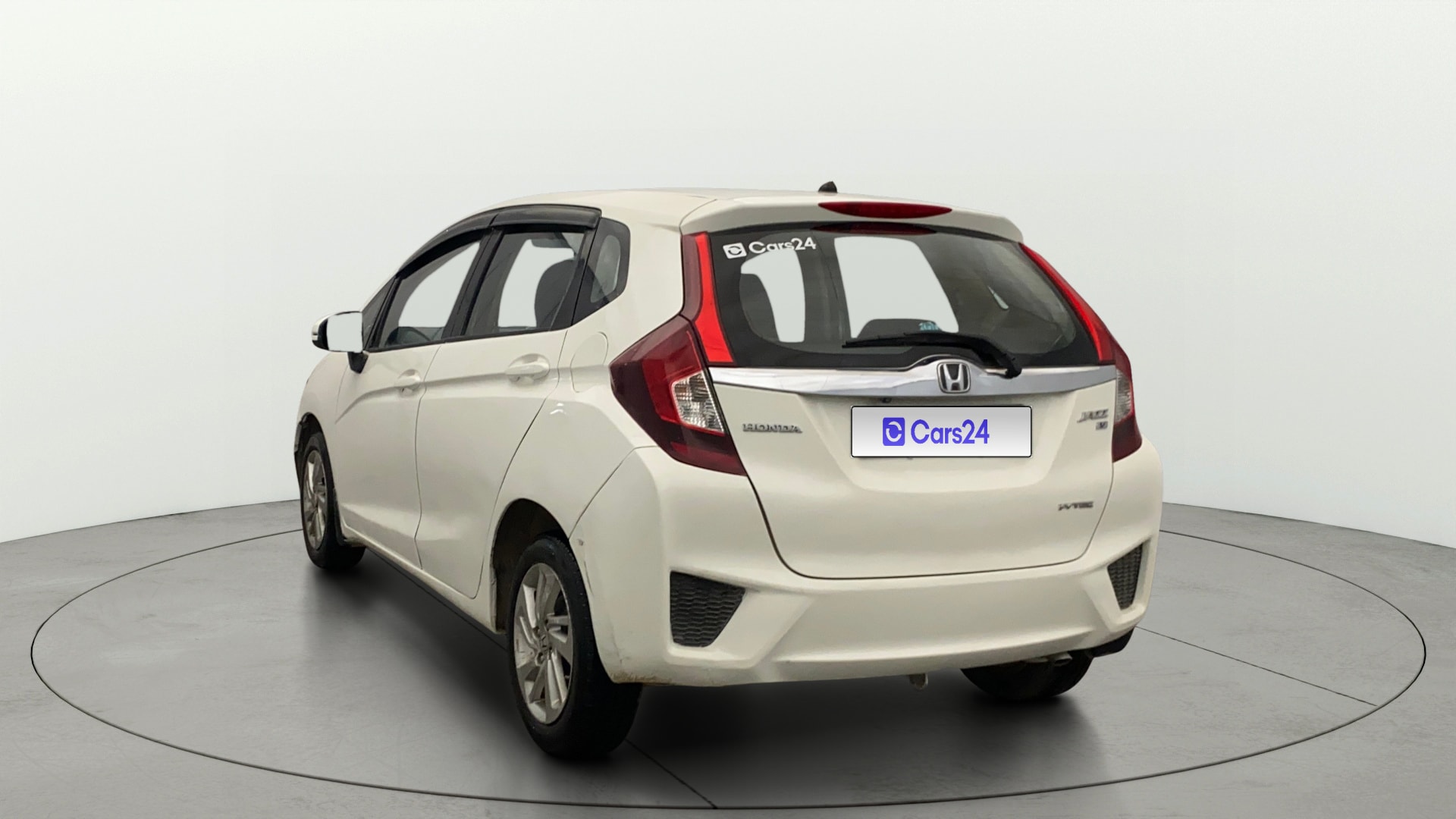 View 2015 Honda Jazz E MT Diesel Image 2 Used 2015 Honda Jazz E MT Diesel Image 2