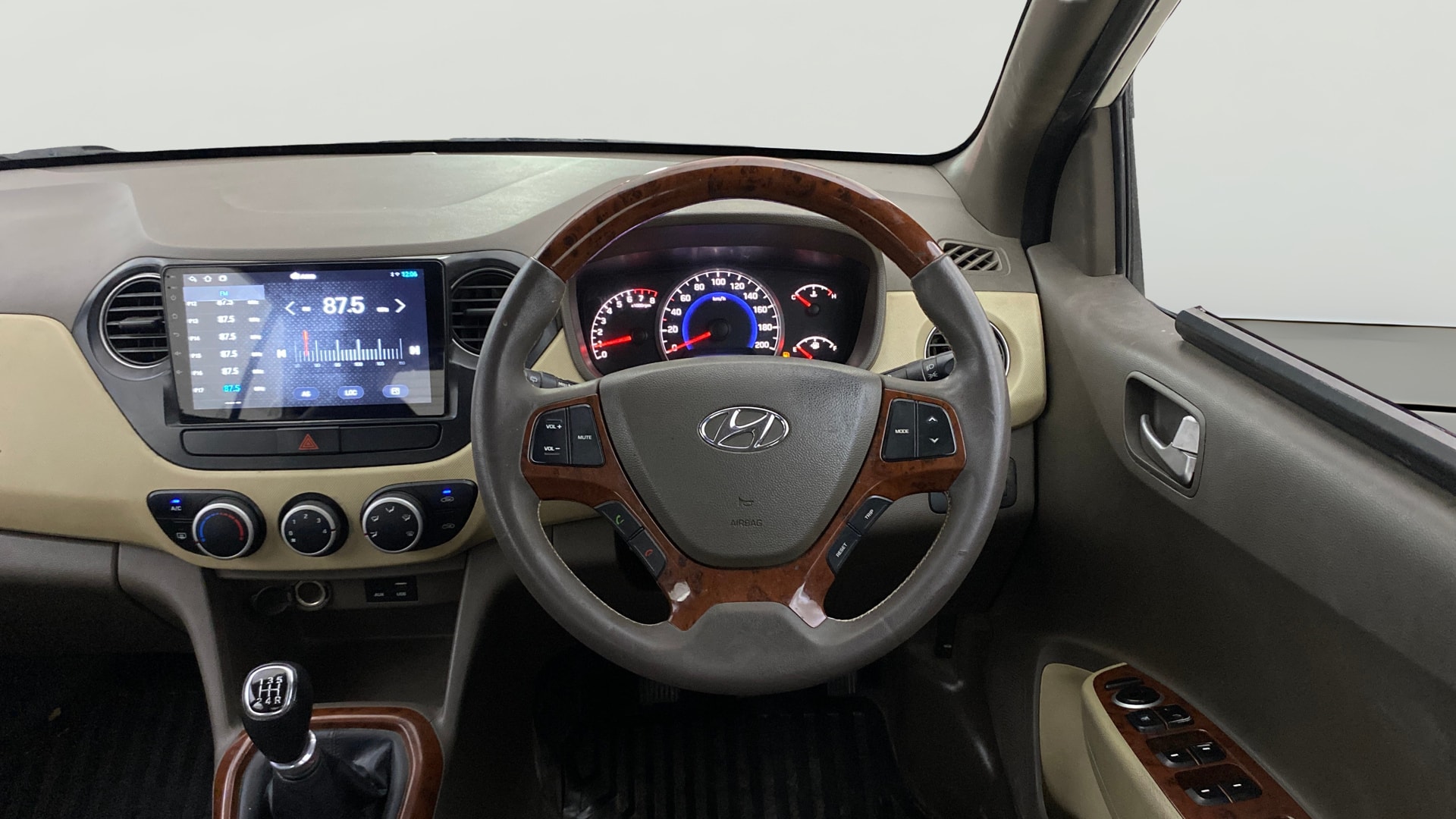View 2015 Hyundai Grand i10 1.2 Asta Petrol Image 20 Used 2015 Hyundai Grand i10 1.2 Asta Petrol Image 20